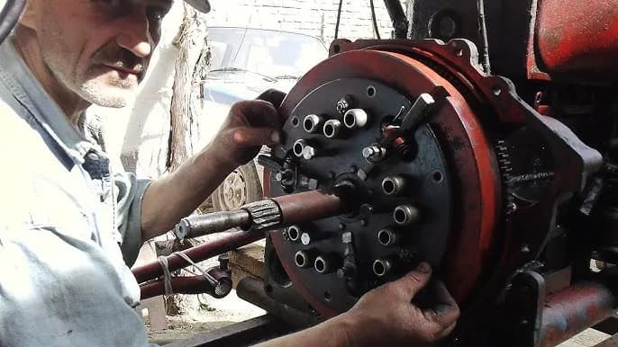 Którą stroną założyć tarczę sprzęgła T25, aby uniknąć problemów?