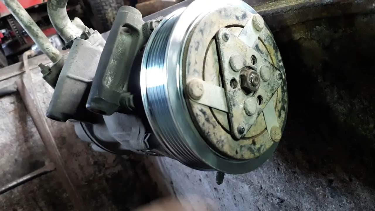 Objawy uszkodzonego sprzęgła klimatyzacji, które mogą kosztować cię fortunę