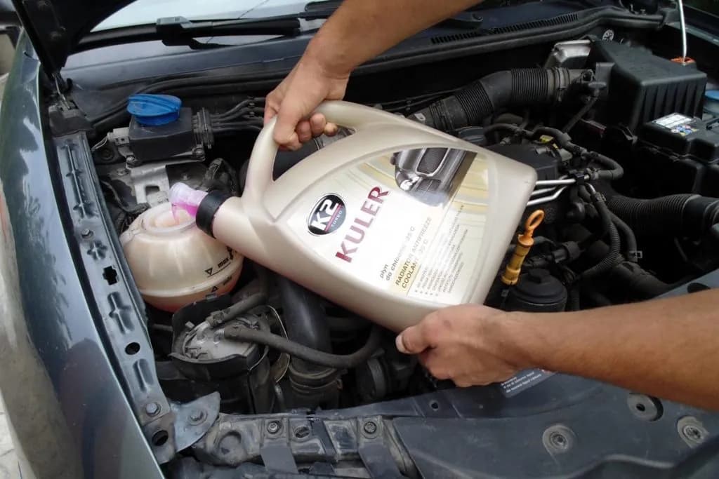 Jaki płyn do chłodnicy Peugeot 307 benzyna? Uniknij kosztownych błędów