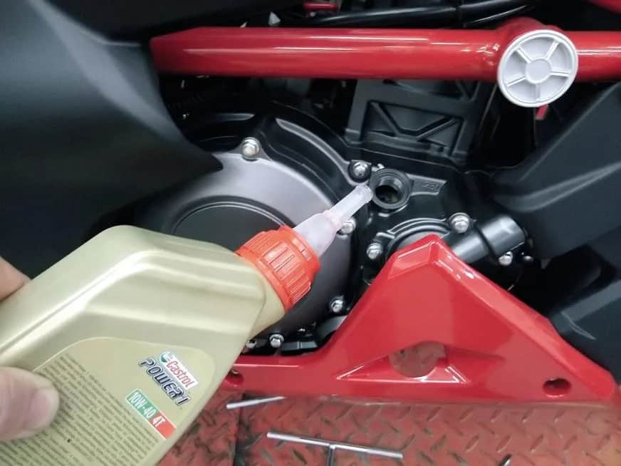 Jak często wymieniać olej w Honda PCX? Kluczowe informacje i porady