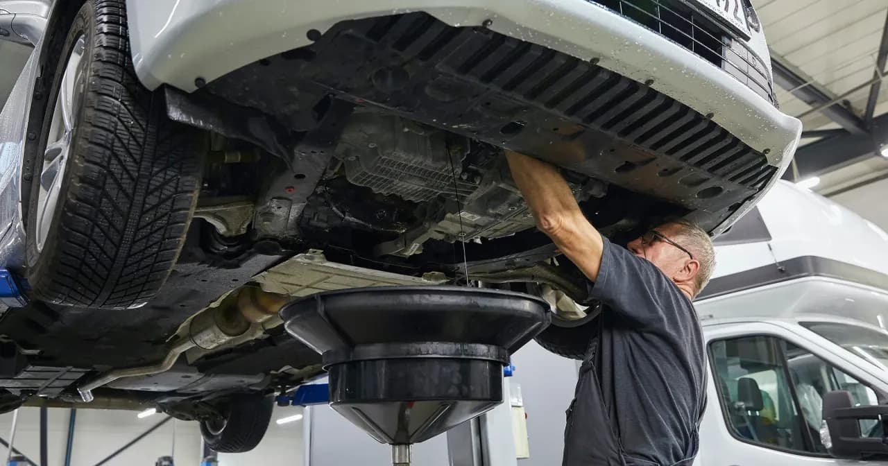 Kiedy wymiana oleju w nowym samochodzie, aby uniknąć kosztownych napraw?