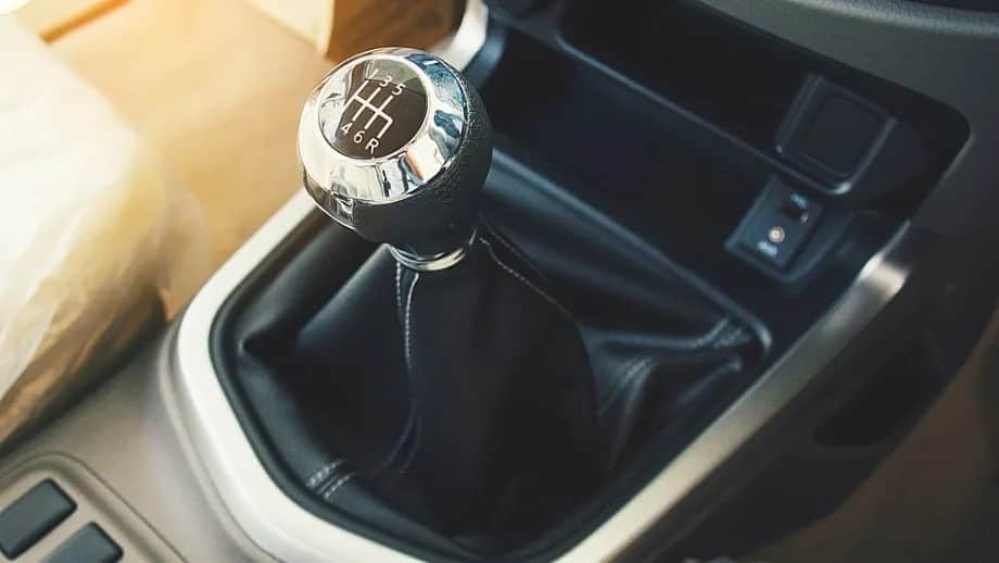 Co ile wymiana oleju w skrzyni manualnej? Uniknij kosztownych błędów