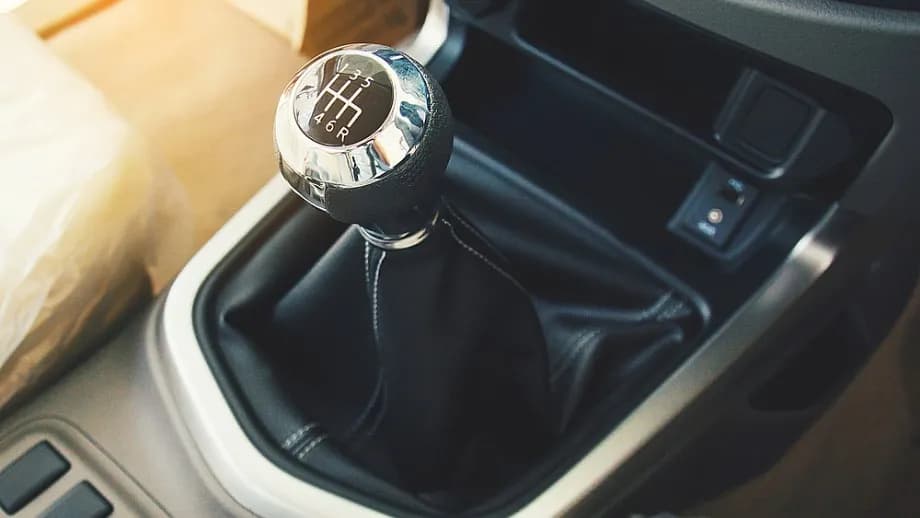 Co ile wymiana oleju w skrzyni manualnej? Uniknij kosztownych błędów