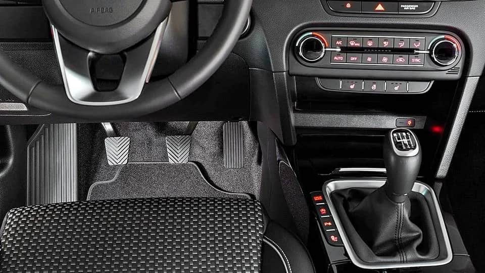 Objawy uszkodzenia czujnika pedału sprzęgła – co może zagrażać Twojemu pojazdowi?