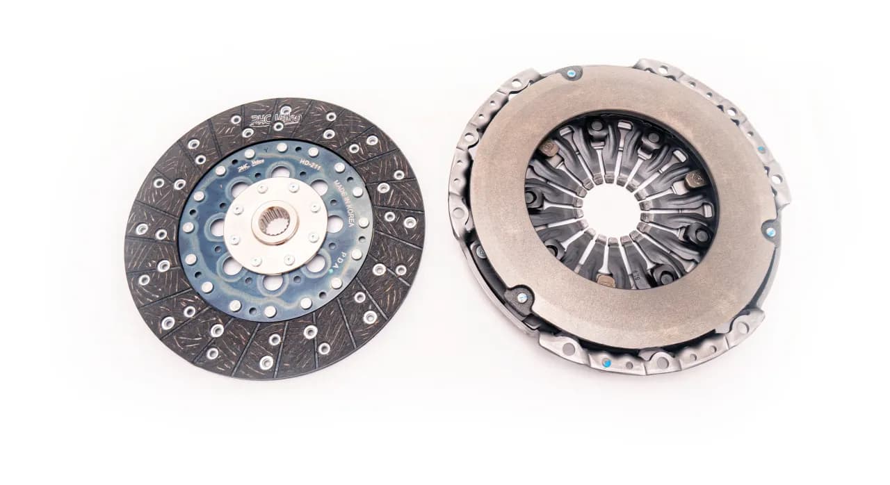 Po co jest sprzęgło i jak wpływa na komfort jazdy samochodem