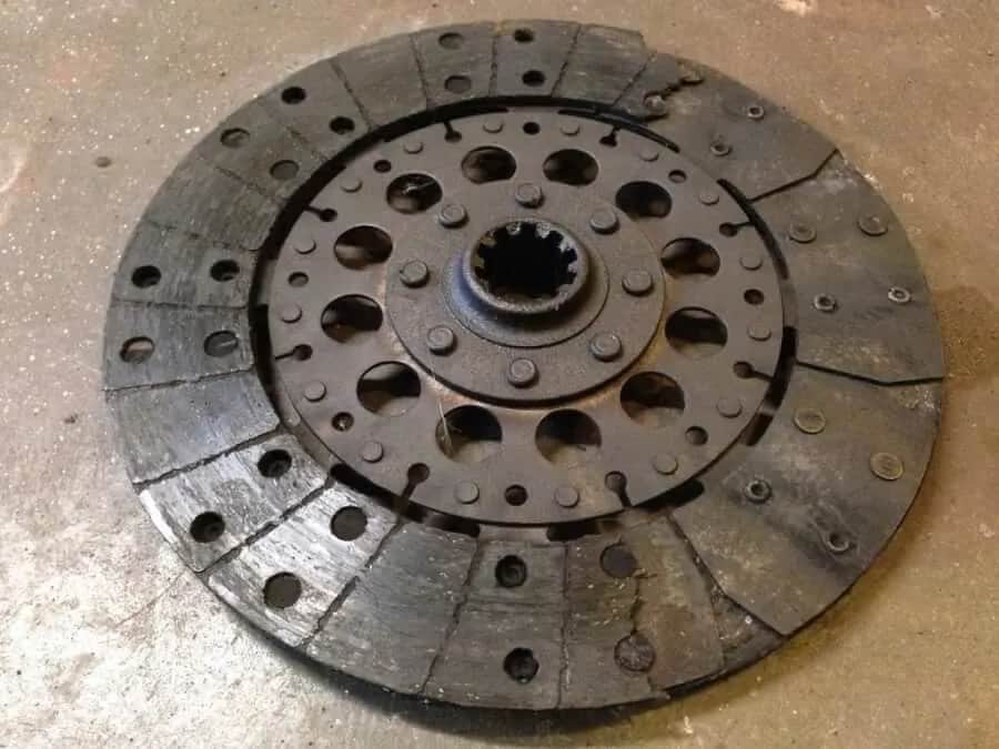 Co to znaczy, gdy sprzęgło się ślizga? Objawy i przyczyny problemu