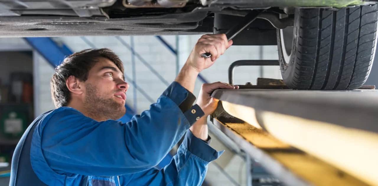 Maglownica czy drążek kierowniczy – co wybrać, by uniknąć problemów?